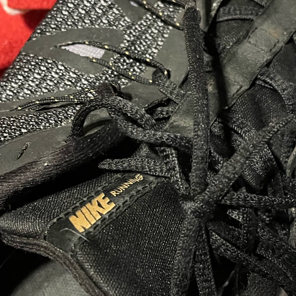Nike Woman’s Quest Black with Metallic Gold Swoosh Running Shoes. Size 11. - Picture 6 of 8